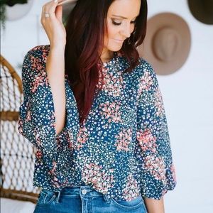 Floral top Size Medium with 3/4 Bell Sleeve